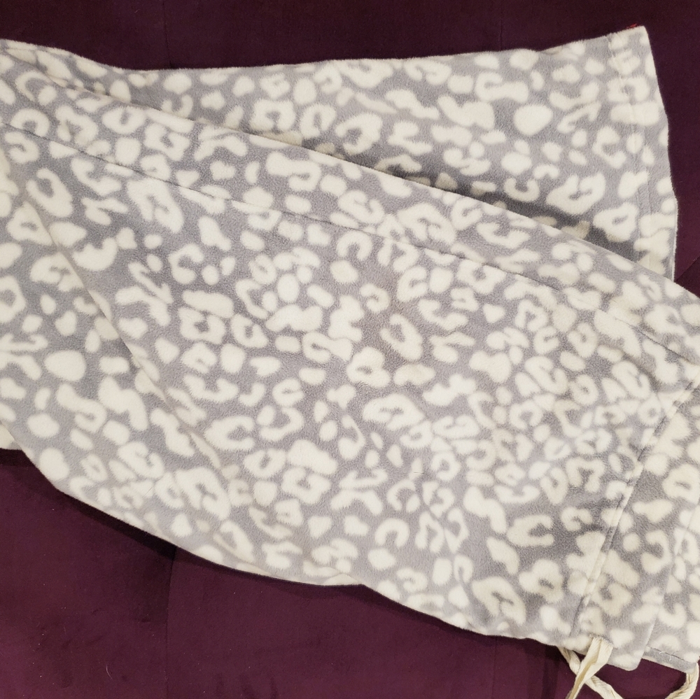 Old Navy sleep bottoms Animal print